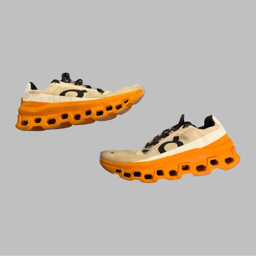 ON CLOUD Women’s Monster Sneakers Size 10